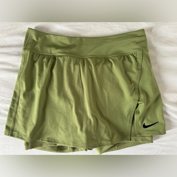 Nike Victory Green Tennis Skirt Side Slit with Shorts Size M - Picture 3 of 10